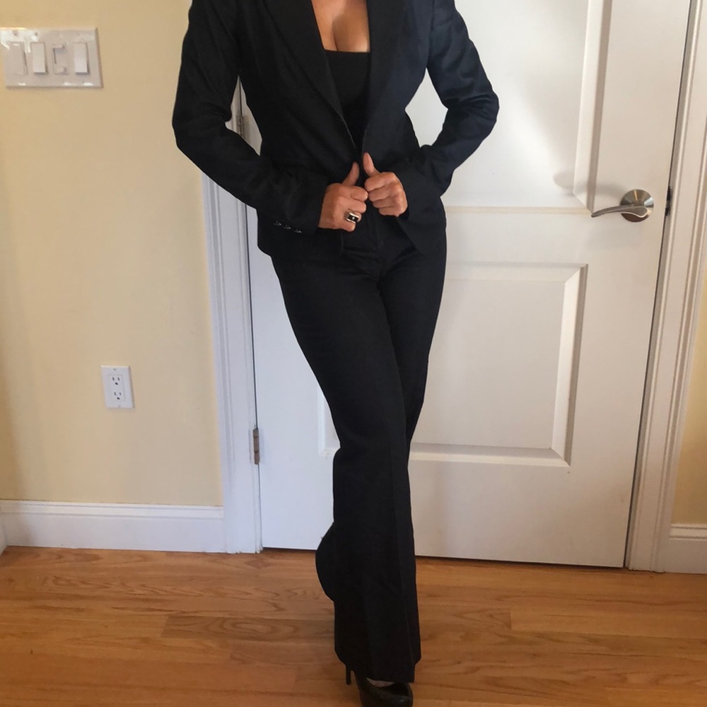 Tahari Fitted pants suit